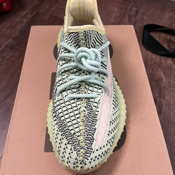 Yeezy 350 V2 Yeezreel - Picture 1 of 4